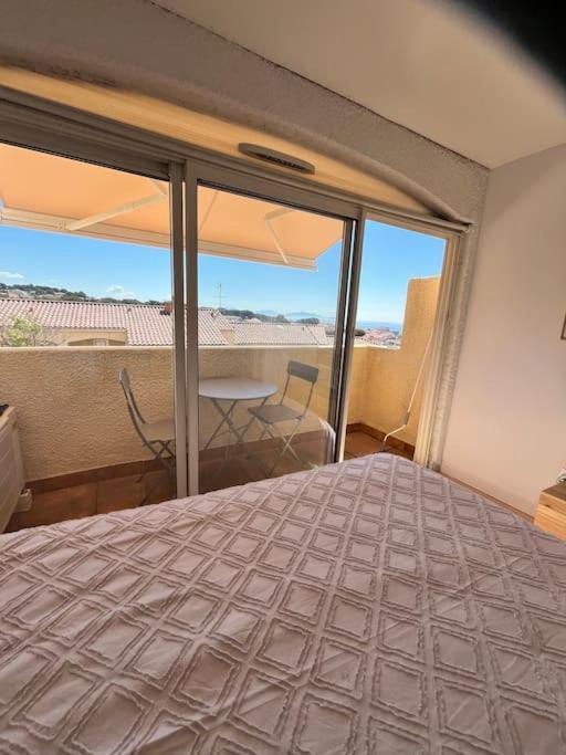 Vue Avec Piscine Et Terrain De Tennis Apartamento Sausset-les-Pins