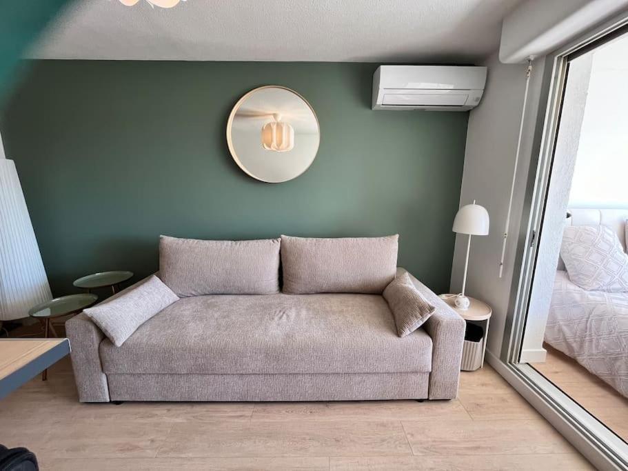 Vue Avec Piscine Et Terrain De Tennis * Sausset-les-Pins