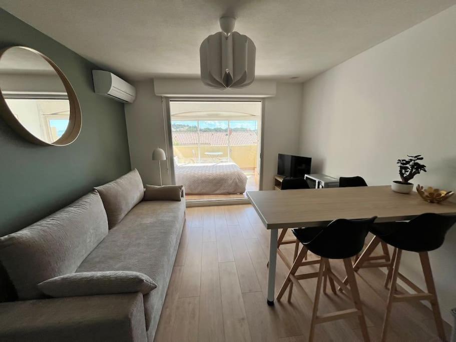 Vue Avec Piscine Et Terrain De Tennis Apartment